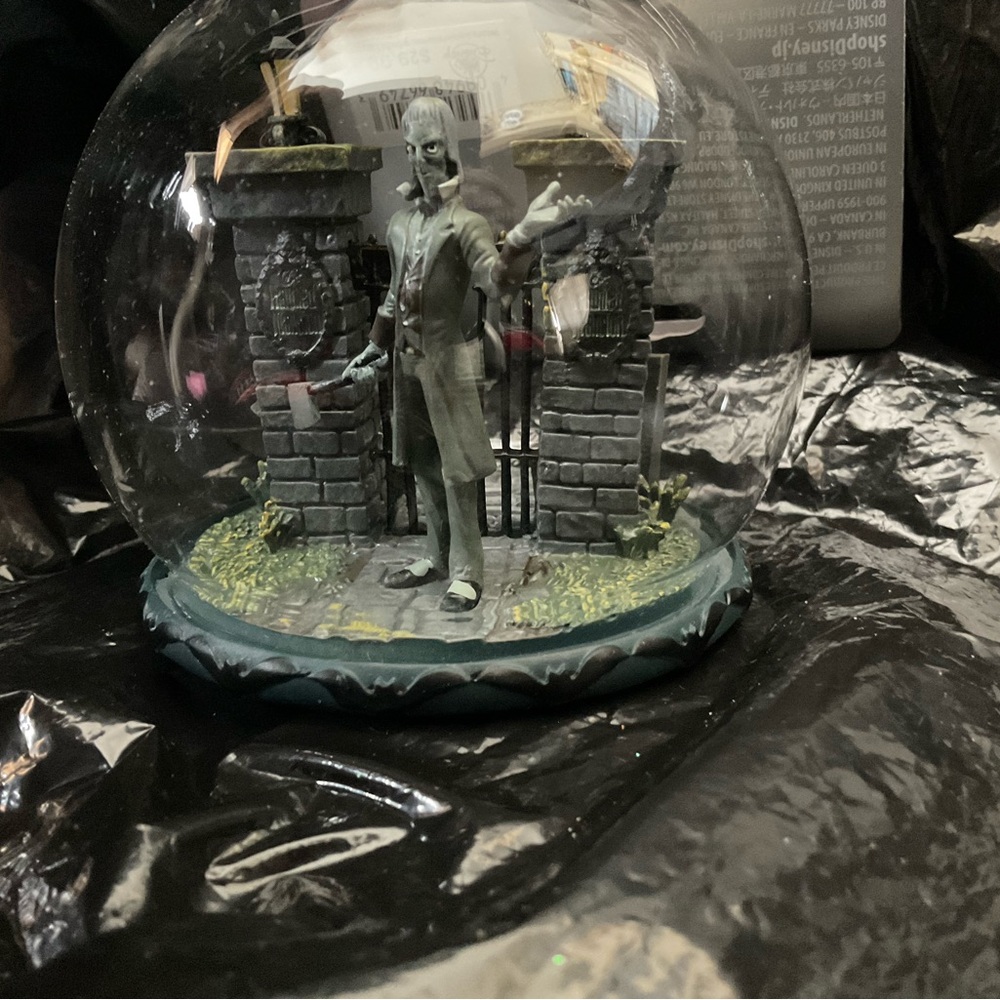 DISNEY    Haunted Mansion   MASTER  GRACY BY GATES DOMED ORNAMENT sale